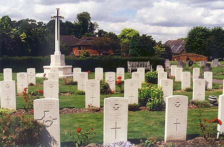 Harwell Cemetery and Cross of Sacrifice